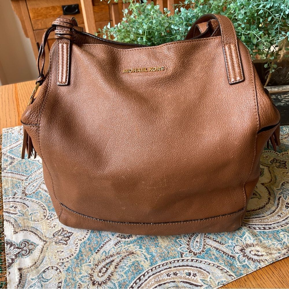 Michael Kors Ashbury Large Leather Tote Bucket Bag Camel Gold Tone Tassel - Picture 2 of 15